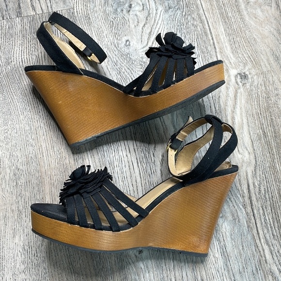 XOXO Platform Wedge Sandal, black Canvas with Canvas flower, size 8.5 - Picture 2 of 9